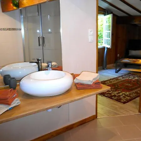 Sous Les Marronniers Bed & Breakfast