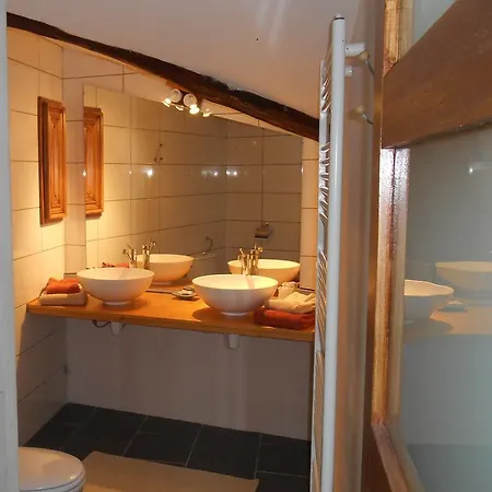 Sous Les Marronniers Bed & Breakfast 3*